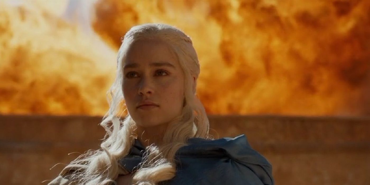 Emilia Clarke som Daenerys Targaryen i Game of Thrones med